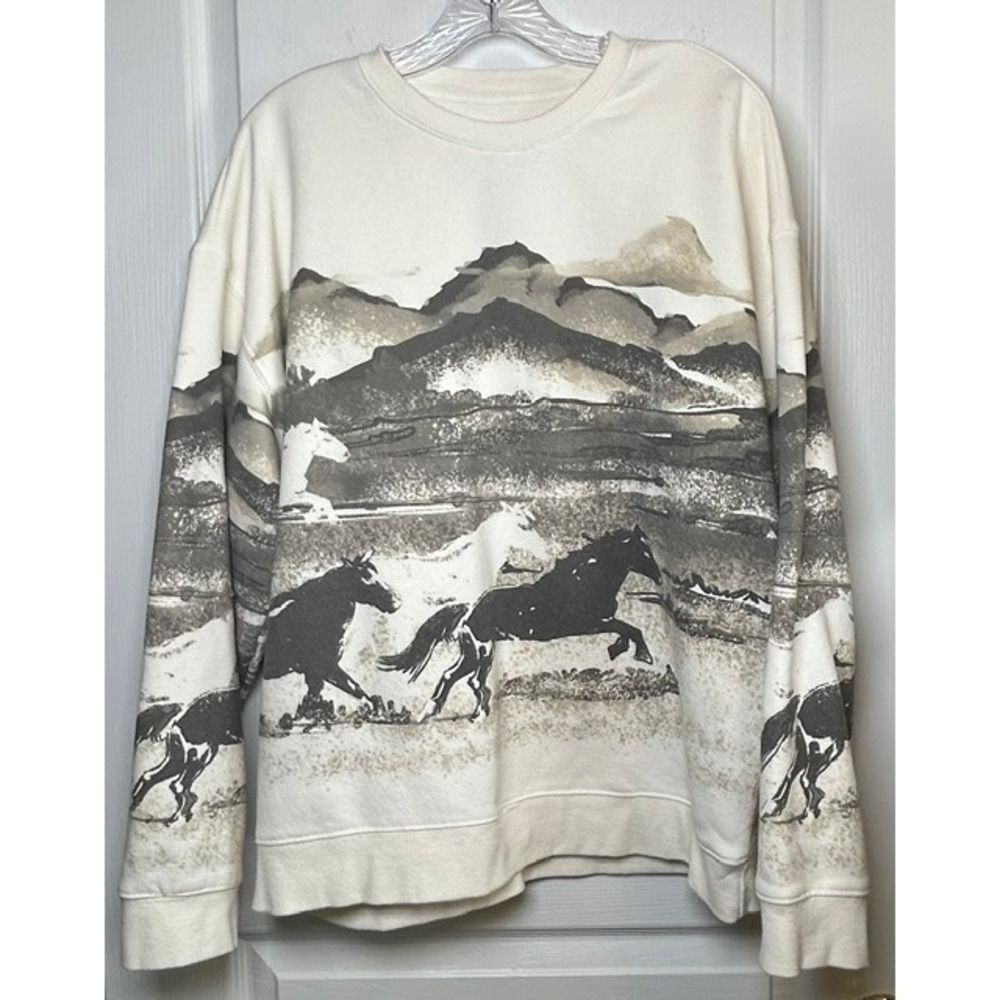 Goodie Two Sleeves Wild Horses Equestrian Cream/Gray Crewneck Sweatshirt MD